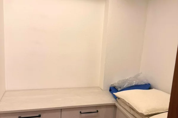 Shtepi me qera Apartament ne Tirane, 1+1, Mobilimi Pjeserisht e mobiluar, Pagesa 600  Euro.