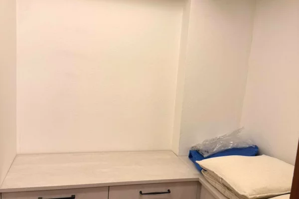 Shtepi me qera Apartament ne Tirane, 1+1, Mobilimi Pjeserisht e mobiluar, Pagesa 600  Euro.