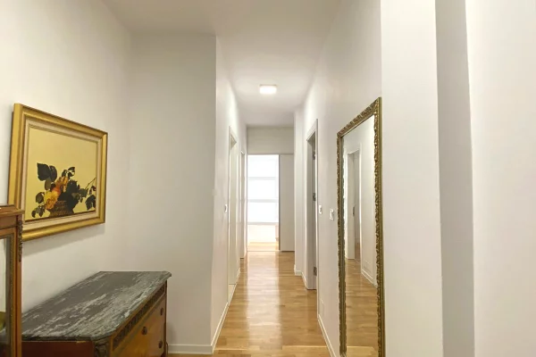 Shtepi me qera Apartament ne Tirane, 2+1, Mobilimi E mobiluar, Pagesa 2,500  Euro.