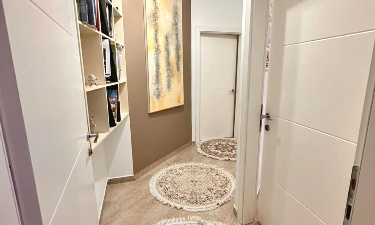 Appartamento in vendita a Tirana 2+1, Arredato