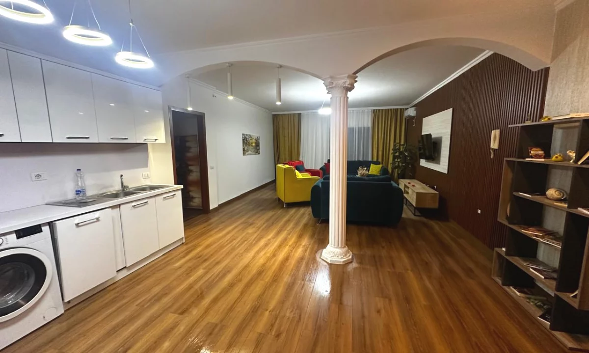 Shtepi me qera Apartament ne Tirane, 2+1, Mobilimi E mobiluar, Pagesa 800  Euro.