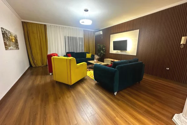 Shtepi me qera Apartament ne Tirane, 2+1, Mobilimi E mobiluar, Pagesa 800  Euro.