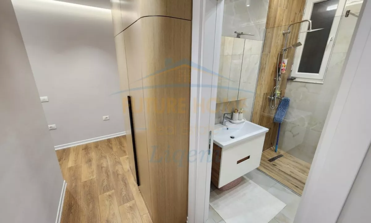 Shtepi me qera Apartament ne Tirane, 2+1, Mobilimi E mobiluar, Pagesa 700  Euro.