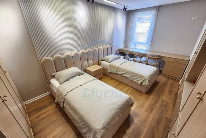 Shtepi me qera Apartament ne Tirane, 2+1, Mobilimi E mobiluar, Pagesa 700  Euro.