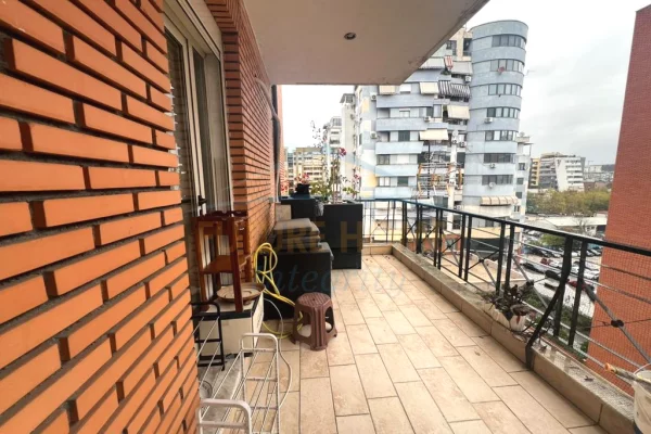 Shtepi me qera Apartament ne Tirane, 2+1, Mobilimi E mobiluar, Pagesa 726  Euro.