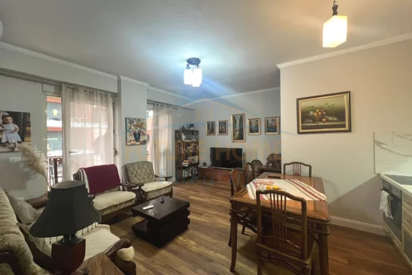 Shtepi me qera Apartament ne Tirane, 2+1, Mobilimi E mobiluar, Pagesa 726  Euro.