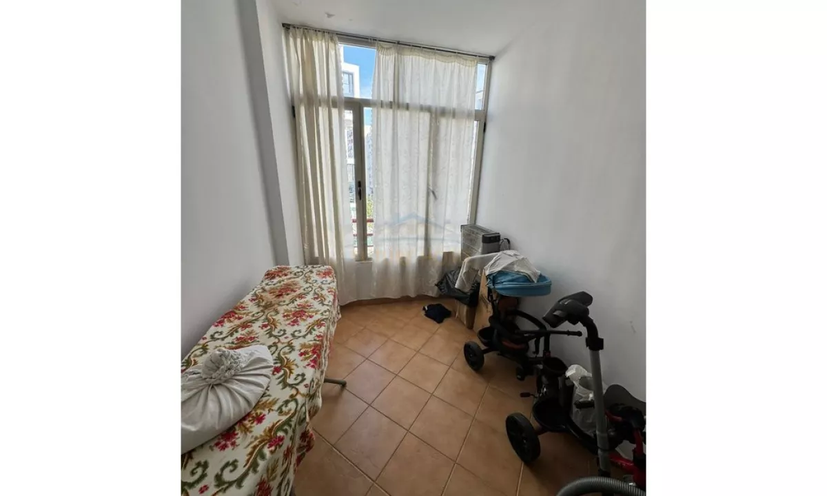 Shtepi ne shitje Apartament ne Tirane, 2+1, Mobilimi E mobiluar, Pagesa 140,000  Euro.