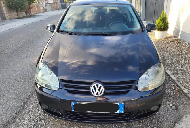 Auto in Vendita a Durazzo, Volkswagen, 2005 Diesel,Kambio Manual Pagamento 2,900  Euro.