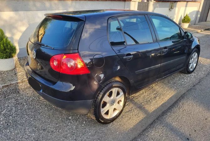 Auto in Vendita a Durazzo - 2,900 Euro