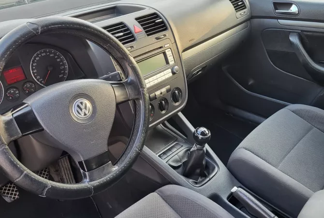 Auto in Vendita a Durazzo, Volkswagen, 2005 Diesel,Kambio Manual Pagamento 2,900  Euro.