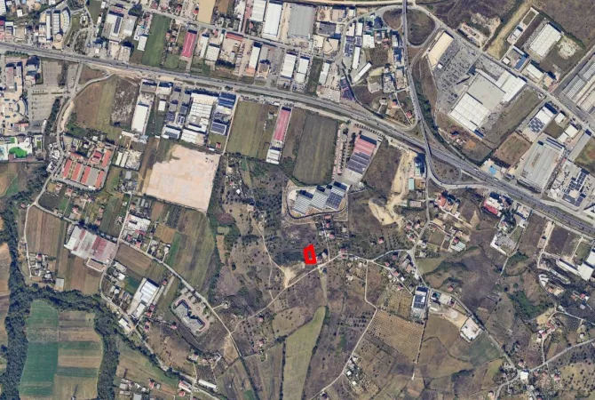 Truall ose Toke ne Tirane - 152,000 Euro