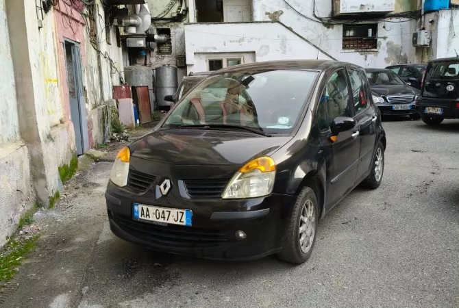 Makina ne shitje ne Tirane - 2,500 Euro