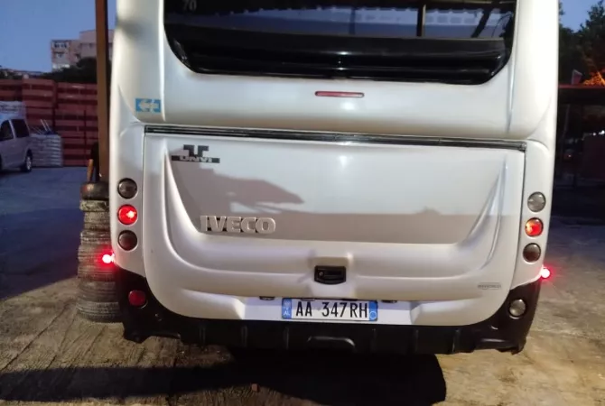 Auto in Vendita a Tirana, Iveco, 2005 Diesel,Kambio Manual Pagamento 14,000  Euro.