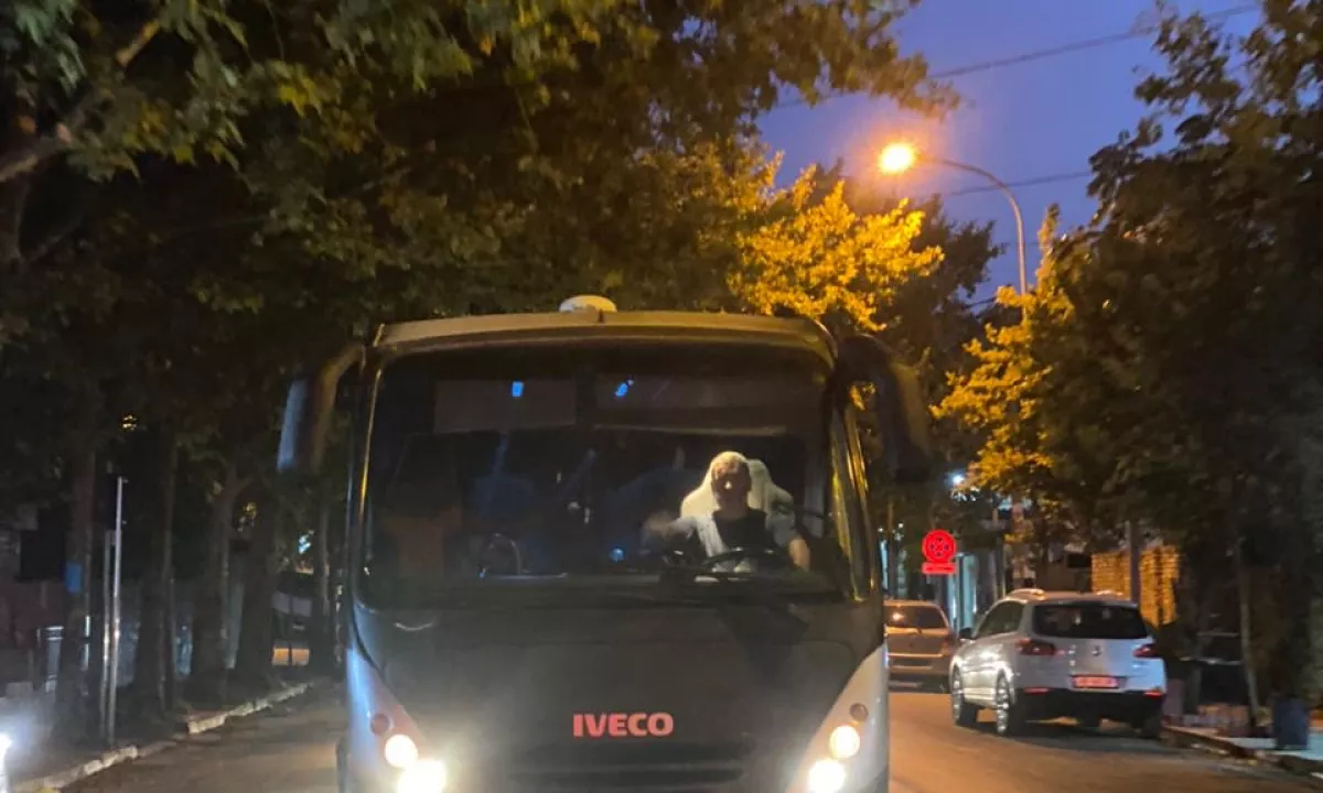 Auto in Vendita a Tirana, Iveco, 2005 Diesel,Kambio Manual Pagamento 14,000  Euro.