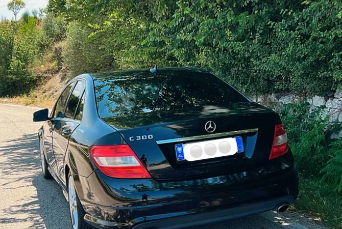 Auto in Vendita a Tirana - 7,500 Euro