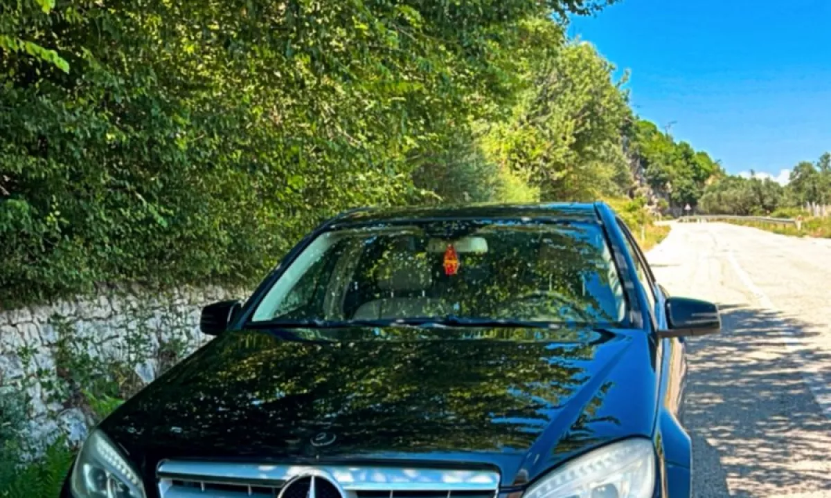 Auto in Vendita a Tirana, Mercedes-Benz, 2011 gasoline-gas,Kambio Automatik Pagamento 7,500  Euro.
