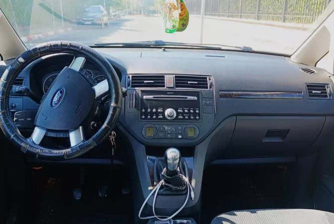 Auto in Vendita a Tirana, Ford, 2003 Diesel,Kambio Manual Pagamento 2,100  Euro.