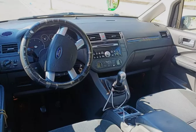 Auto in Vendita a Tirana, Ford, 2003 Diesel,Kambio Manual Pagamento 2,100  Euro.