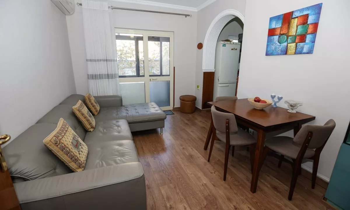 Shtepi me qera Apartament ne Tirane, 2+1, Mobilimi E mobiluar, Pagesa 700  Euro.