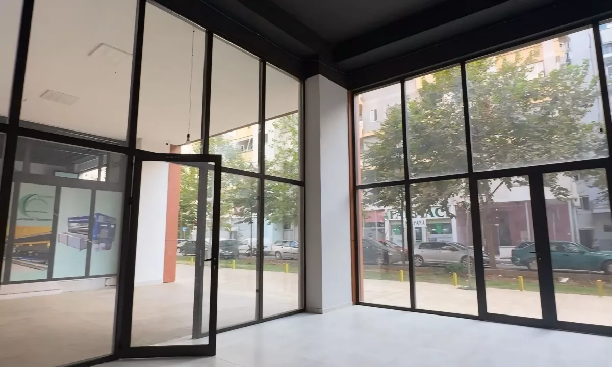 🏢 Ambient Komercial me Qira – Urban Gate