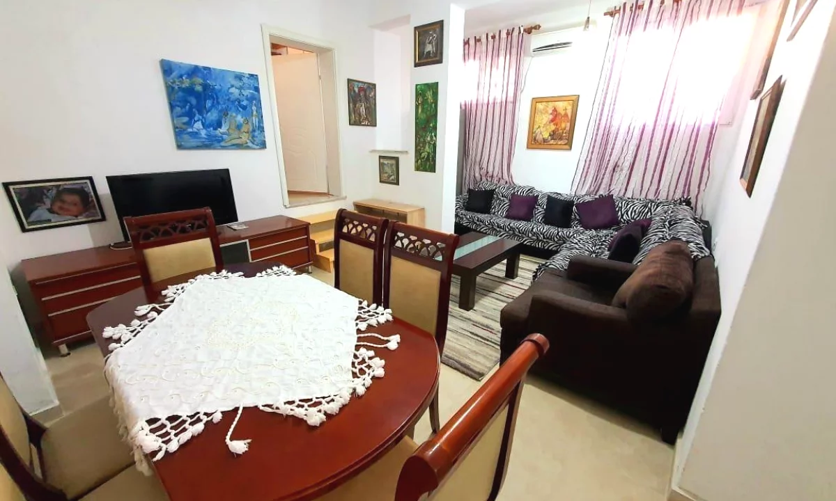 Shtepi ne shitje Apartament ne Tirane, 2+1, Mobilimi E mobiluar, Pagesa 140,000  Euro.