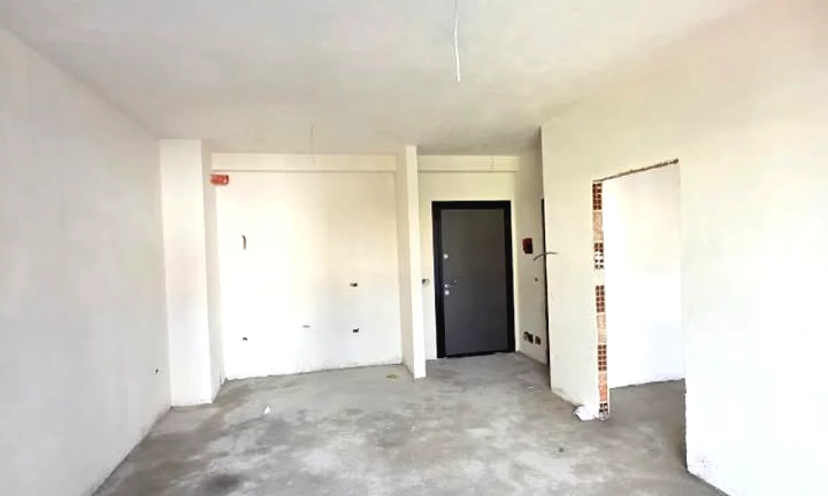 Shtepi ne shitje Apartament ne Tirane, 1+1, Mobilimi Bosh, pa mobiluar, Pagesa 10,300,000  Leke.