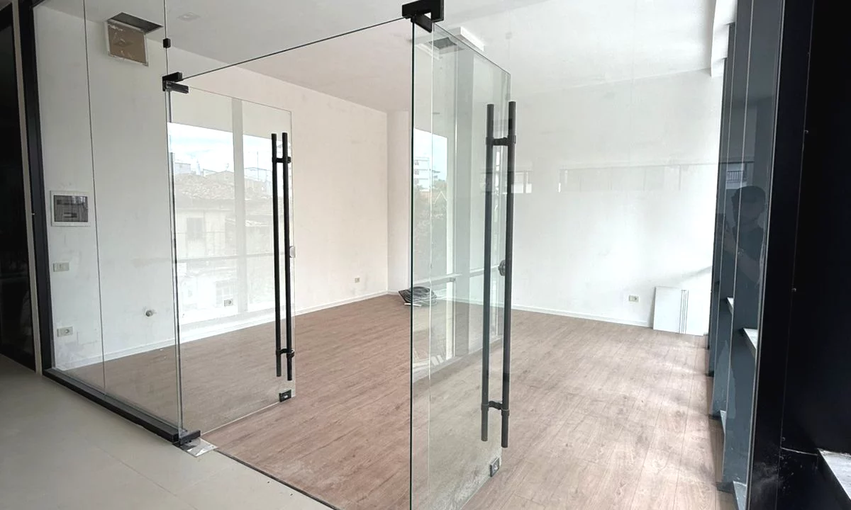 🔥Zyre me Qira – Rruga Mine Peza, Golden Tower