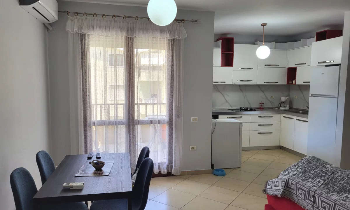 Shtepi me qera Apartament ne Tirane, 2+1, Mobilimi E mobiluar, Pagesa 650  Euro.