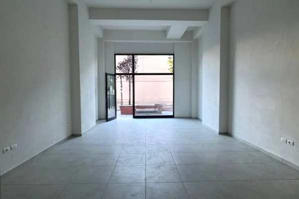 Business Property for Rent 1+1 in Tirana - 70,000 Leke