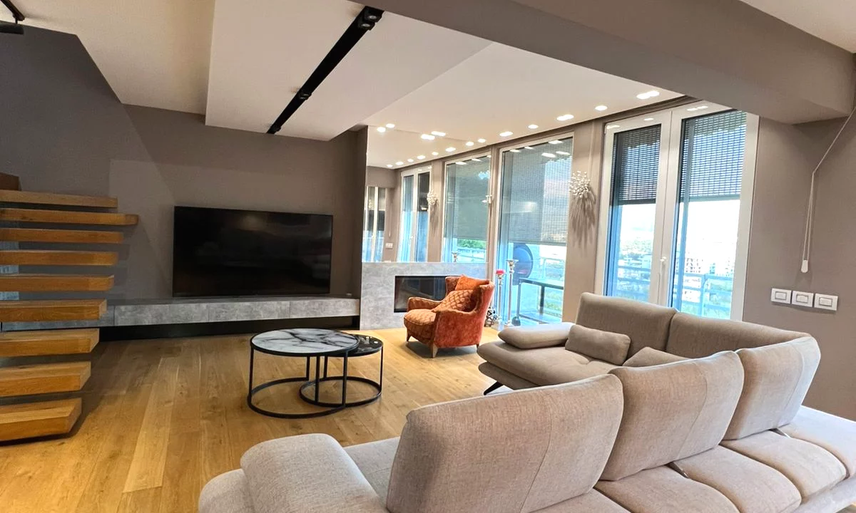 Shtepi me qera Duplex(shtepi me 2 kate) ne Tirane, 3+1, Mobilimi E mobiluar, Pagesa 1,750  Euro.