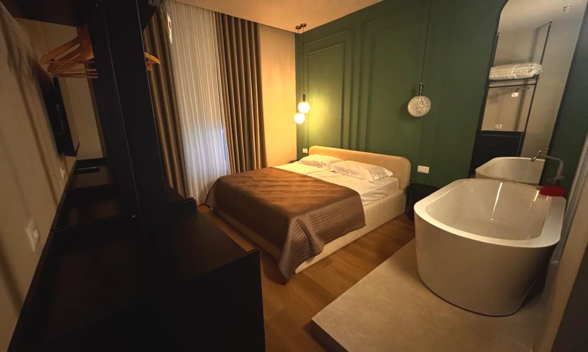 Shtepi ne shitje Apartament ne Tirane, Garsoniere, Mobilimi E mobiluar, Pagesa 59,000  Euro.