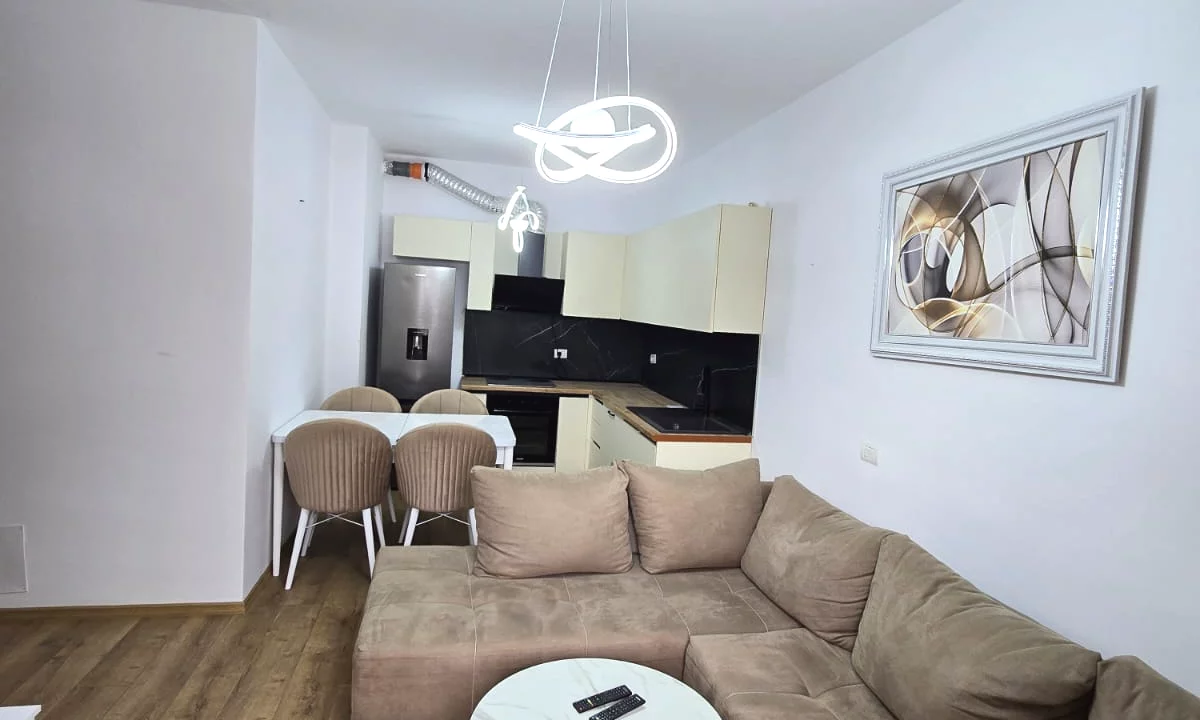 Shtepi ne shitje Apartament ne Tirane, 2+1, Mobilimi E mobiluar, Pagesa 160,000  Euro.