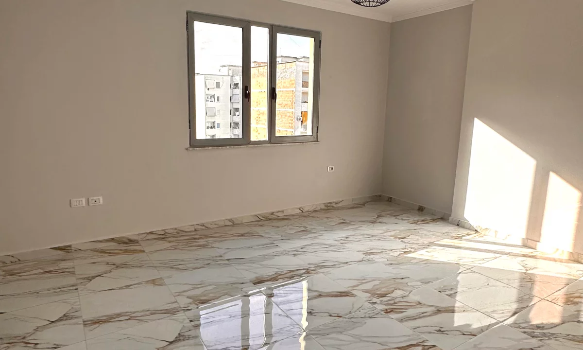 Shtepi ne shitje Apartament ne Tirane, 2+1, Mobilimi Bosh, pa mobiluar, Pagesa 145,000  Euro.