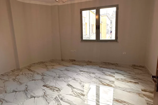Shtepi ne shitje Apartament ne Tirane, 2+1, Mobilimi Bosh, pa mobiluar, Pagesa 145,000  Euro.