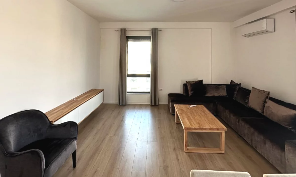 Shtepi ne shitje Apartament ne Tirane, 3+1, Mobilimi E mobiluar, Pagesa 337,900  Euro.