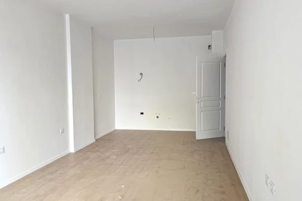 Shtepi ne shitje Apartament ne Tirane, 1+1, Mobilimi Bosh, pa mobiluar, Pagesa 151,000  Euro.