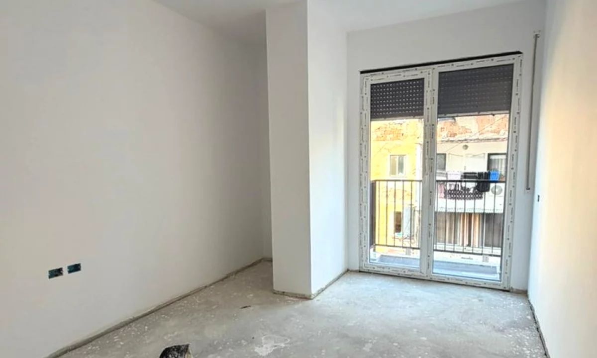 Shtepi ne shitje Apartament ne Tirane, 2+1, Mobilimi Bosh, pa mobiluar, Pagesa 151,050  Euro.