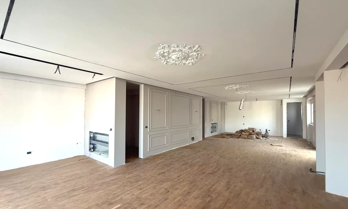 Shtepi ne shitje Penthose(kati i fundit panoramik) ne Tirane, 3+1, Mobilimi Bosh, pa mobiluar, Pagesa 700,000  Euro.