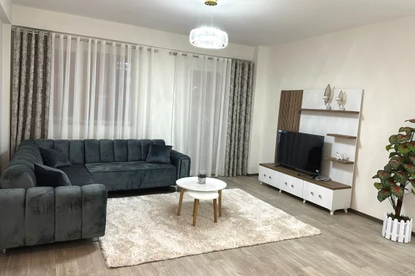Shtepi me qera 2+1 ne Tirane - 800 Euro