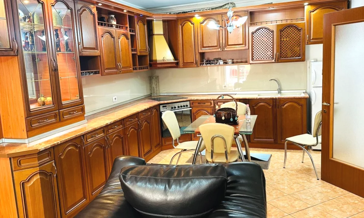 Shtepi me qera Apartament ne Tirane, 2+1, Mobilimi E mobiluar, Pagesa 65,000  Leke.