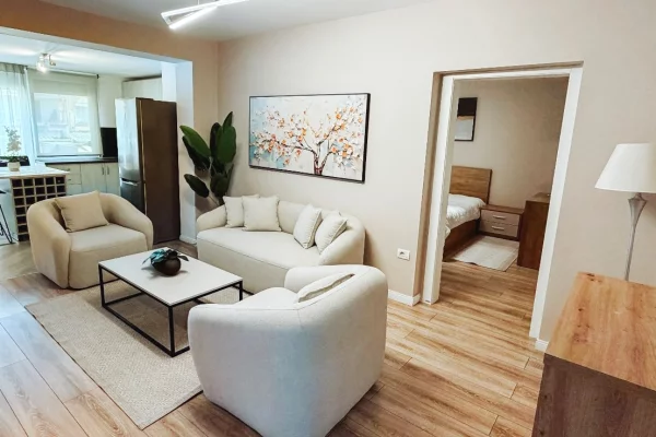 Shtepi me qera 2+1 ne Tirane - 90,000 Leke