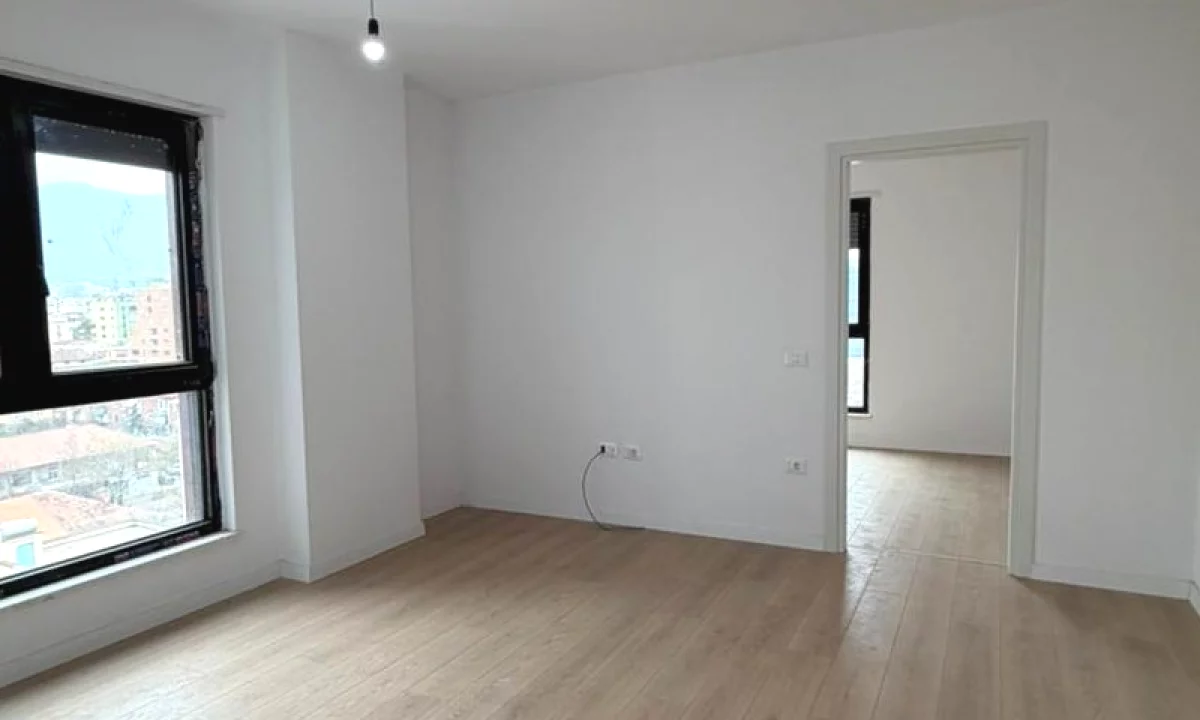 Shtepi ne shitje Apartament ne Tirane, 2+1, Mobilimi Bosh, pa mobiluar, Pagesa 299,400  Euro.