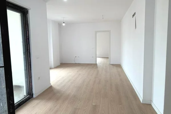 Shtepi ne shitje Apartament ne Tirane, 2+1, Mobilimi Bosh, pa mobiluar, Pagesa 299,400  Euro.