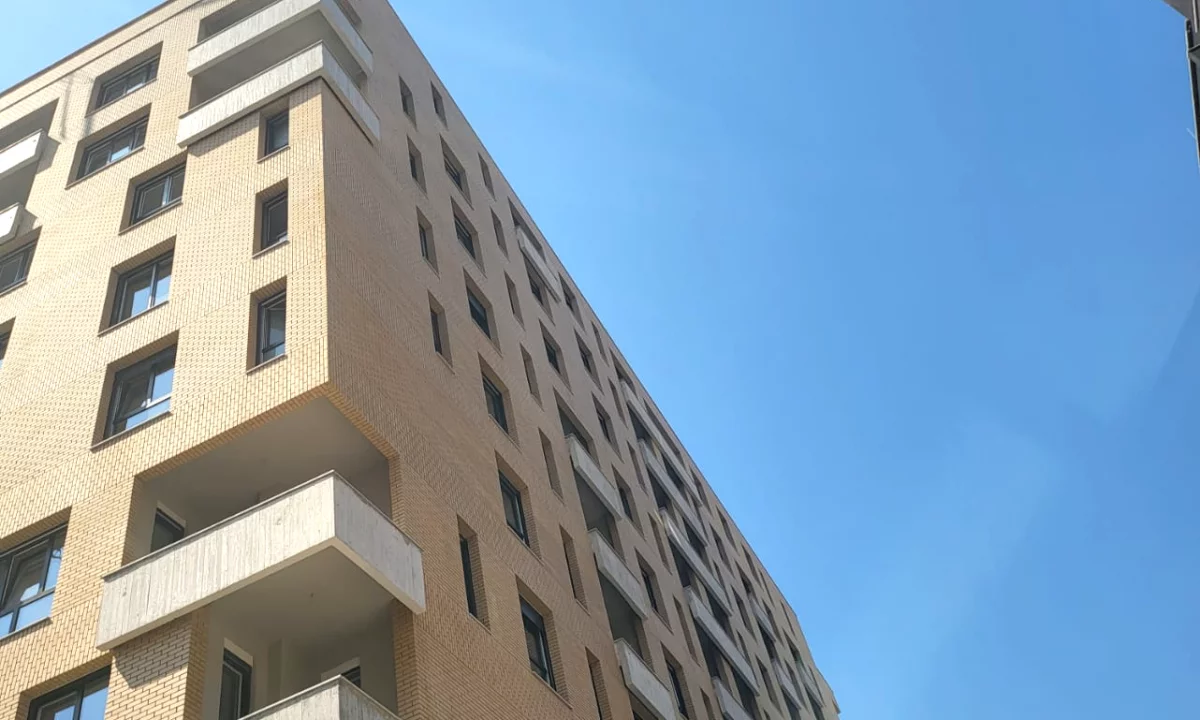 Shtepi ne shitje Apartament ne Tirane, 2+1, Mobilimi Bosh, pa mobiluar, Pagesa 193,885  Euro.