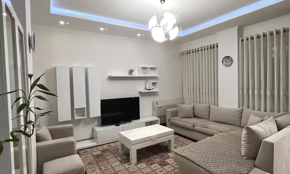 Shtepi me qera Apartament ne Tirane, 2+1, Mobilimi E mobiluar, Pagesa 85,000  Leke.