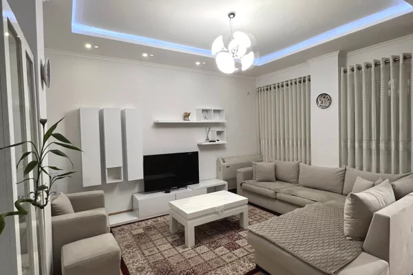 Shtepi me qera 2+1 ne Tirane - 85,000 Leke