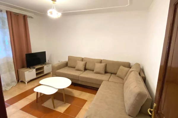 Shtepi me qera 1+1 ne Tirane - 45,000 Leke