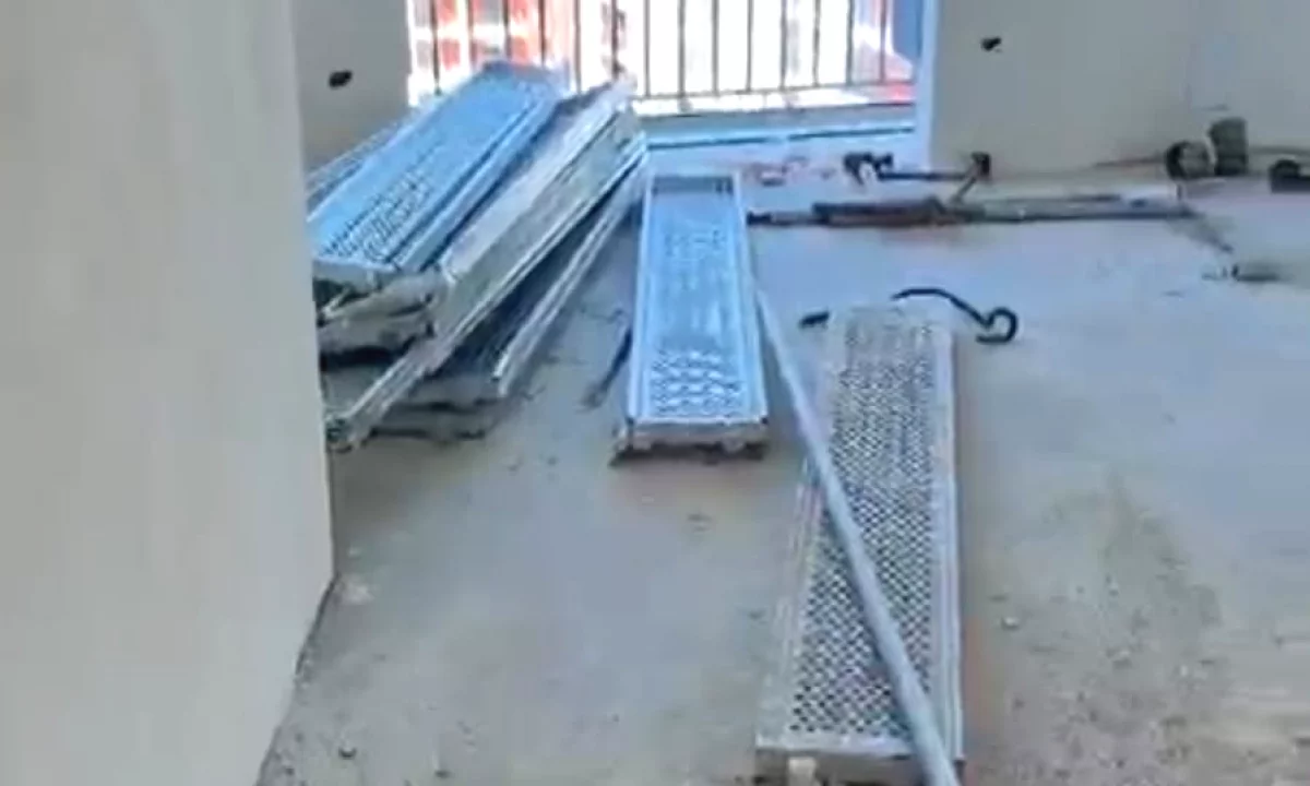Shtepi ne shitje Apartament ne Tirane, 3+1, Mobilimi Bosh, pa mobiluar, Pagesa 180,000  Euro.