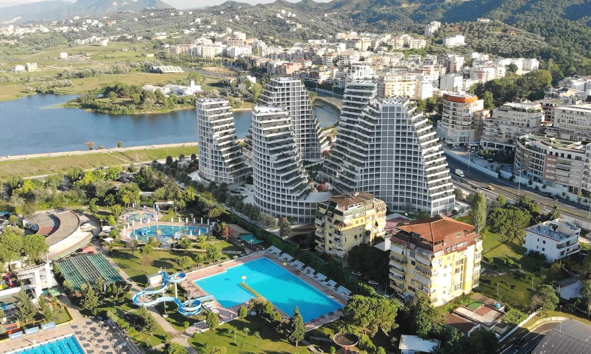 Shtepi ne shitje Apartament ne Tirane, 2+1, Mobilimi Bosh, pa mobiluar, Pagesa 521,300  Euro.