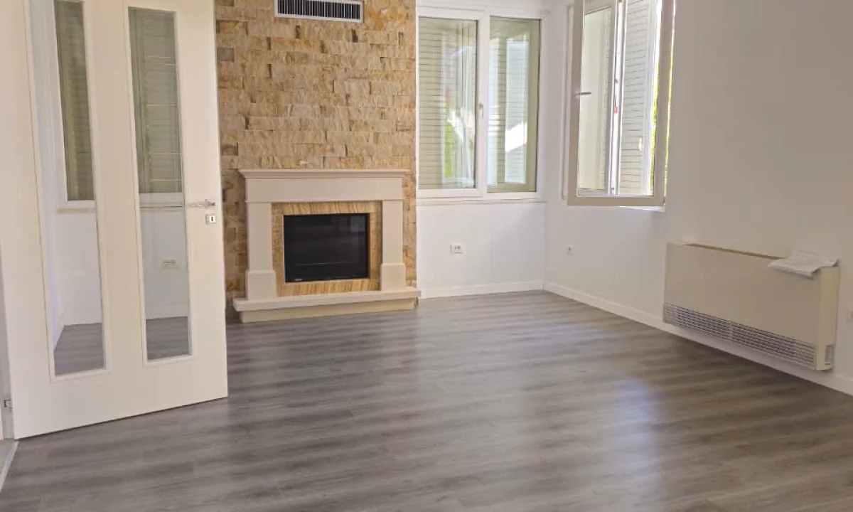 Shtepi me qera Vila Luksoze ne Tirane, 5+1, Mobilimi Bosh, pa mobiluar, Pagesa 2,200  Euro.